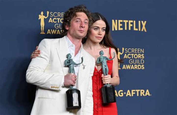 Is Jeremy Allen White interested in dating?