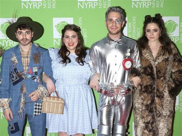 The Bear Star Molly Gordon: BFFs with Ben Platt and Beanie Feldstein - Get to Know Her