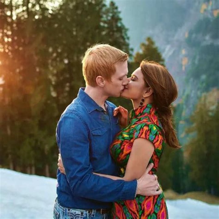 Who is Aashka Goradia Dating Now