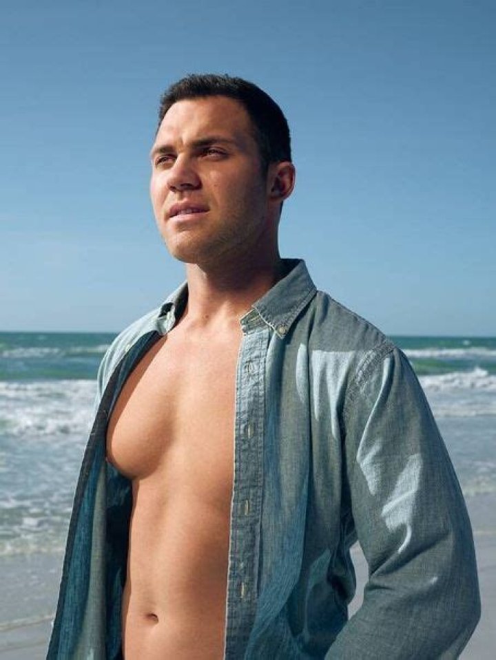 Who is Alex Kompothecras Dating Now?