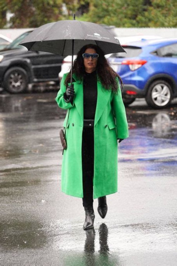 Who is Alice Amter Dating Now