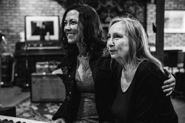 Who is Amanda Shires Dating Now