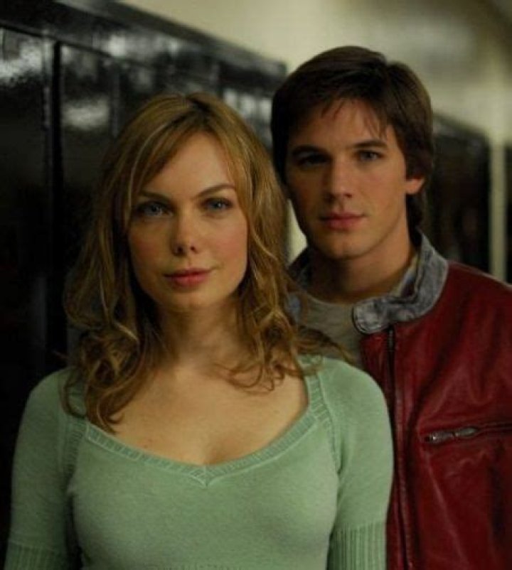 Who is Amanda Walsh Dating Now?