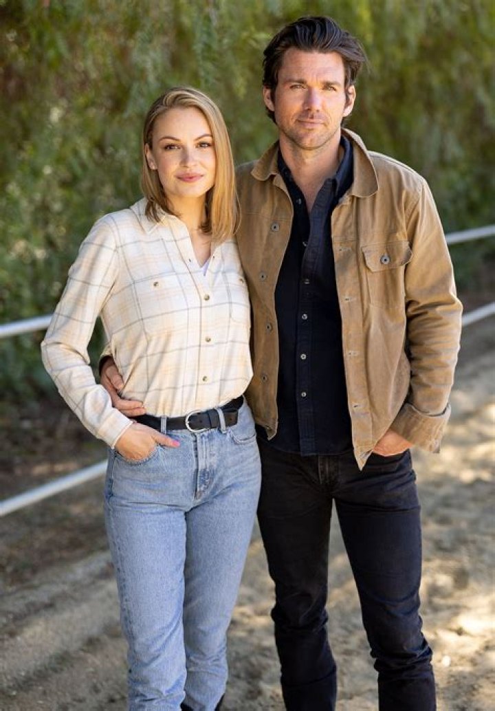 Who is Amber Wallace Dating Now?