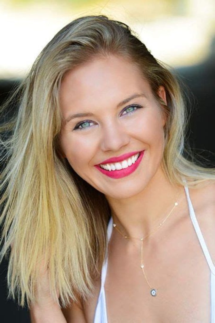 Who is Amy Johnston Dating Now?