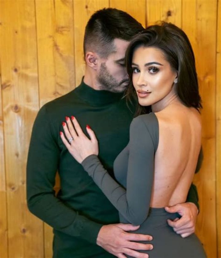 Who is Ana Maria Barnoschi Dating Now?