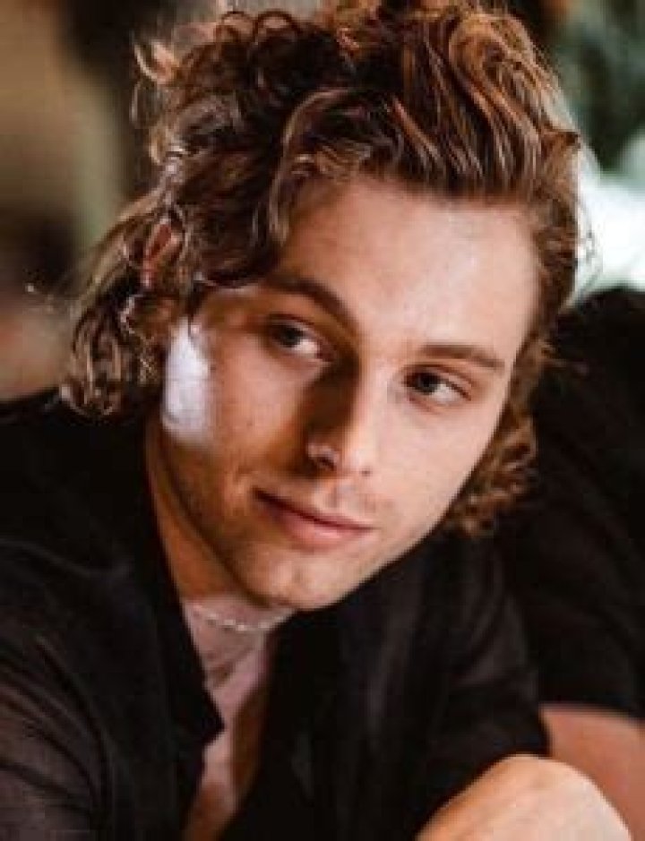 Who is Anais Dating Now?