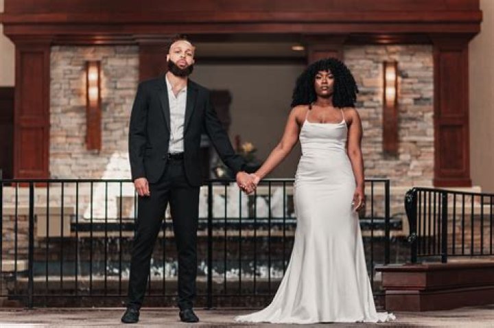 Who is Andrew Ladd Dating Now?