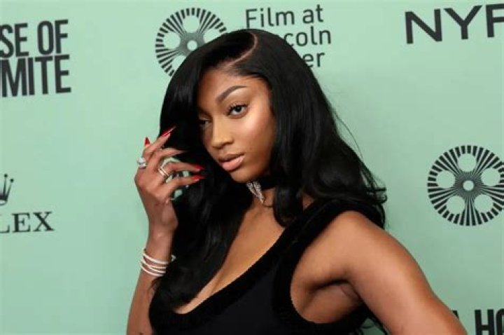 Who is Angel Porrino Dating Now?