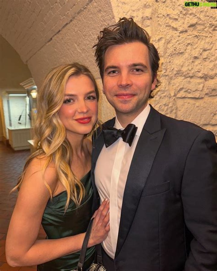 Who is Anna Grace Barlow Dating Now