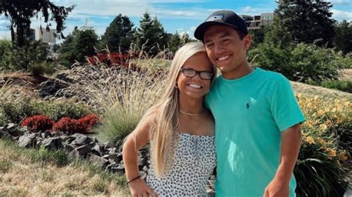 Who is Anna Johnston Dating Now