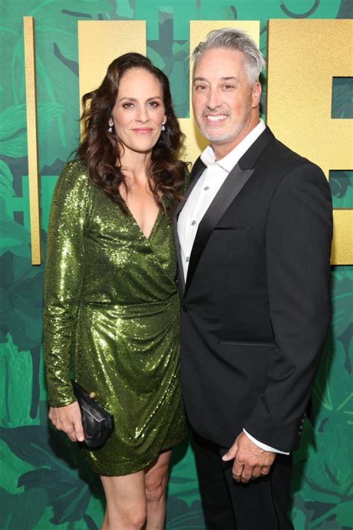 Who is Annabeth Gish Dating Now