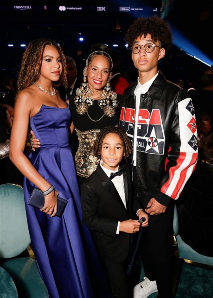 Who is Anthony Carter Dating Now