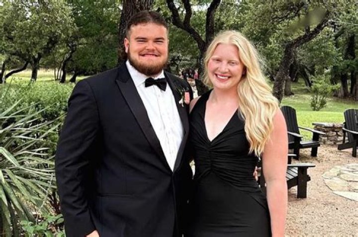 Who is Ashley Moss Dating Now?