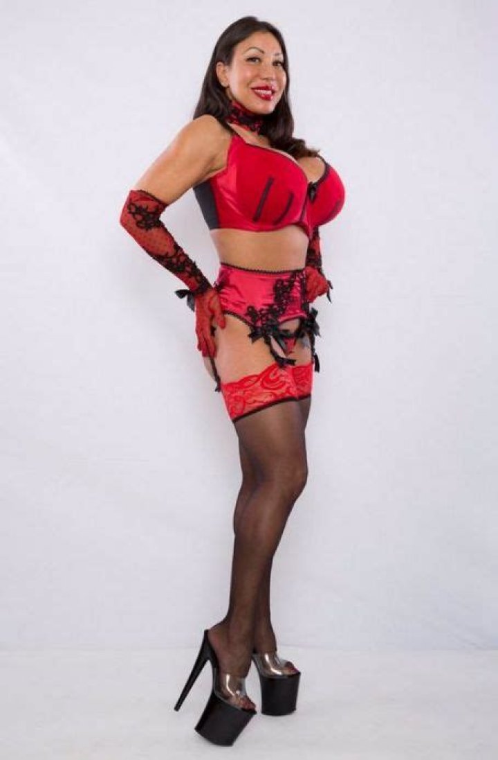 Who is Ava Devine Dating Now