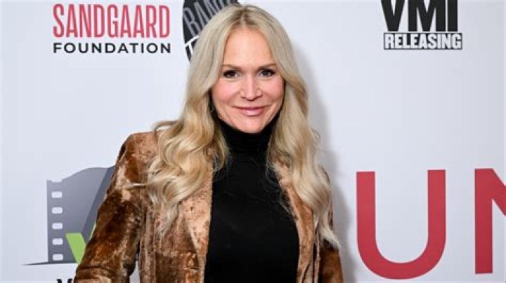 Who is Barbara Alyn Woods Dating Now