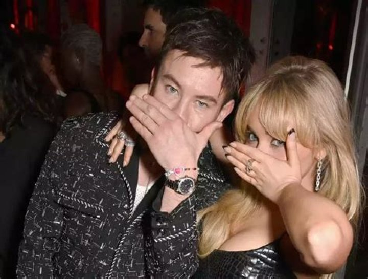 Who is Barry Pepper Dating Now?