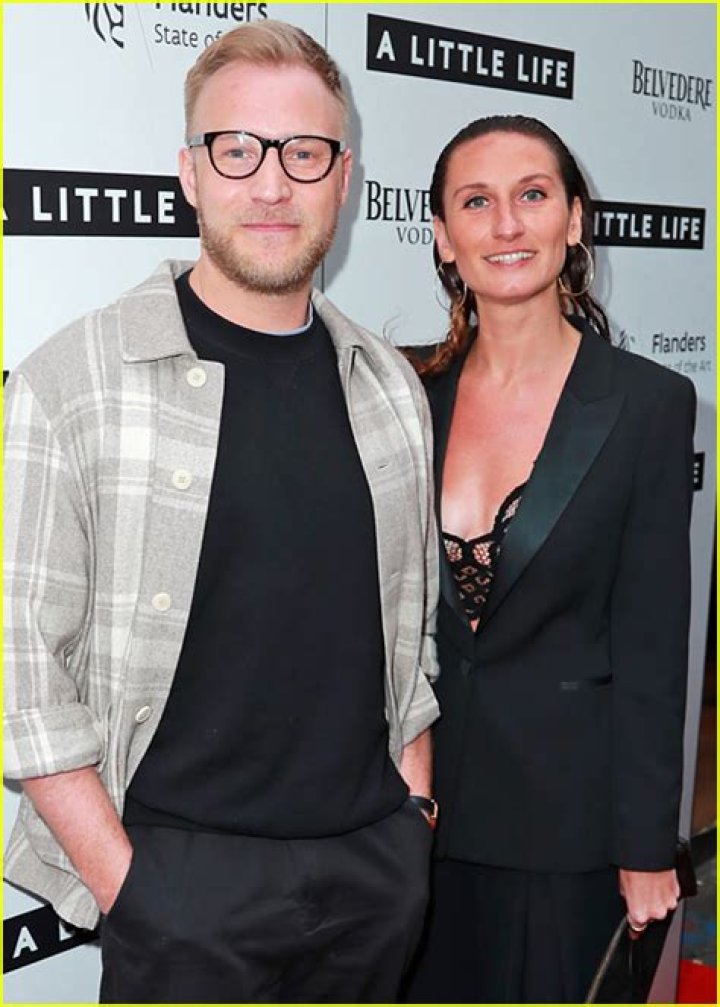 Who is Bessie Carter Dating Now?