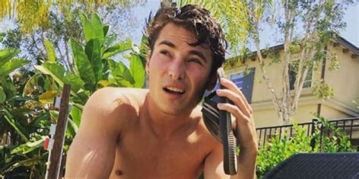 Who is Blake Woodruff Dating Now