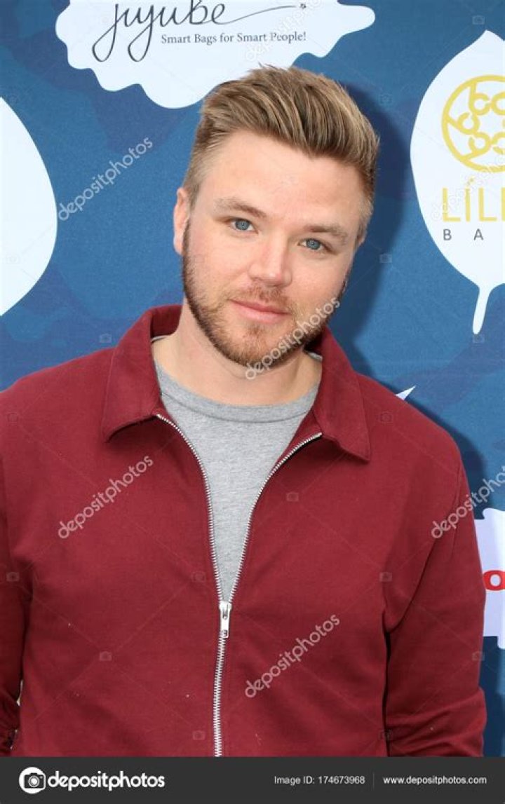 Who is Brett Davern Dating Now?