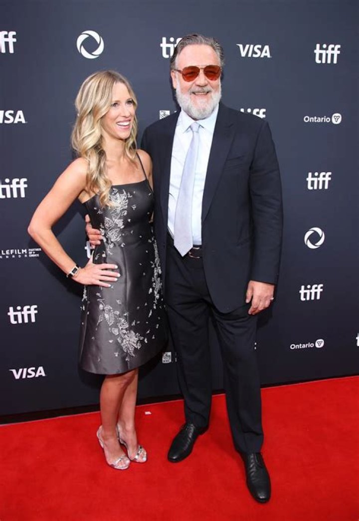 Who is Cameron Crowe Dating Now