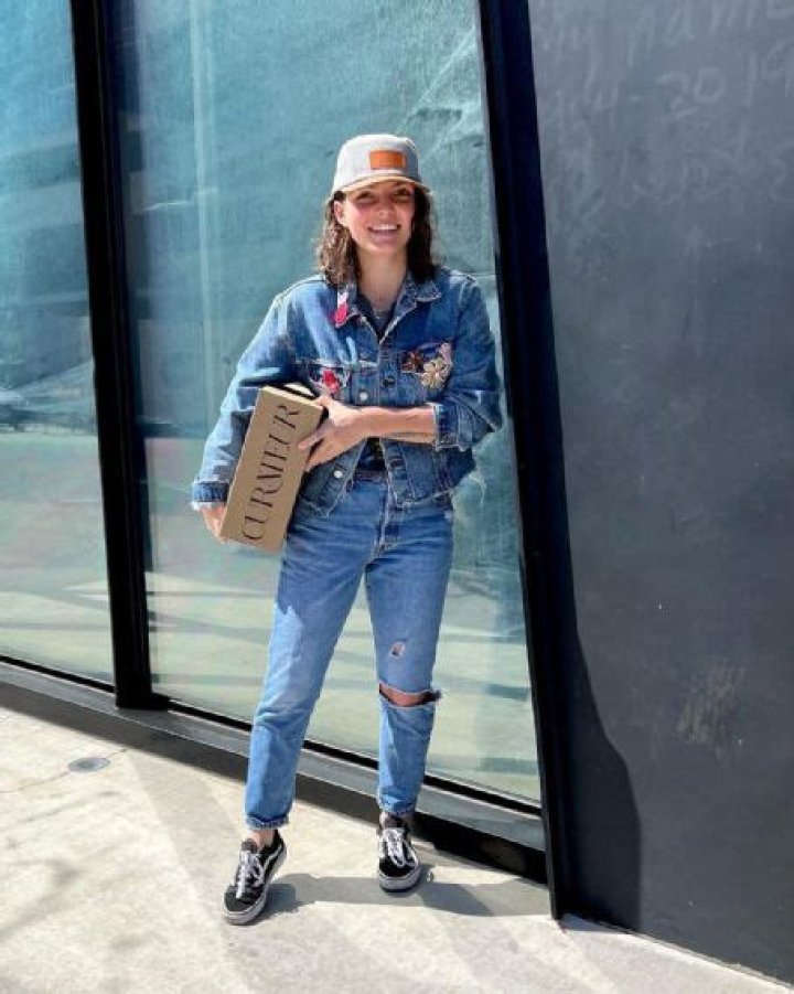 Who is Camren Bicondova Dating Now