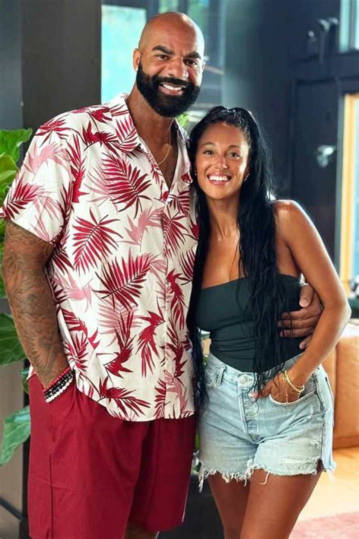 Who is Carlos Santana Dating Now?