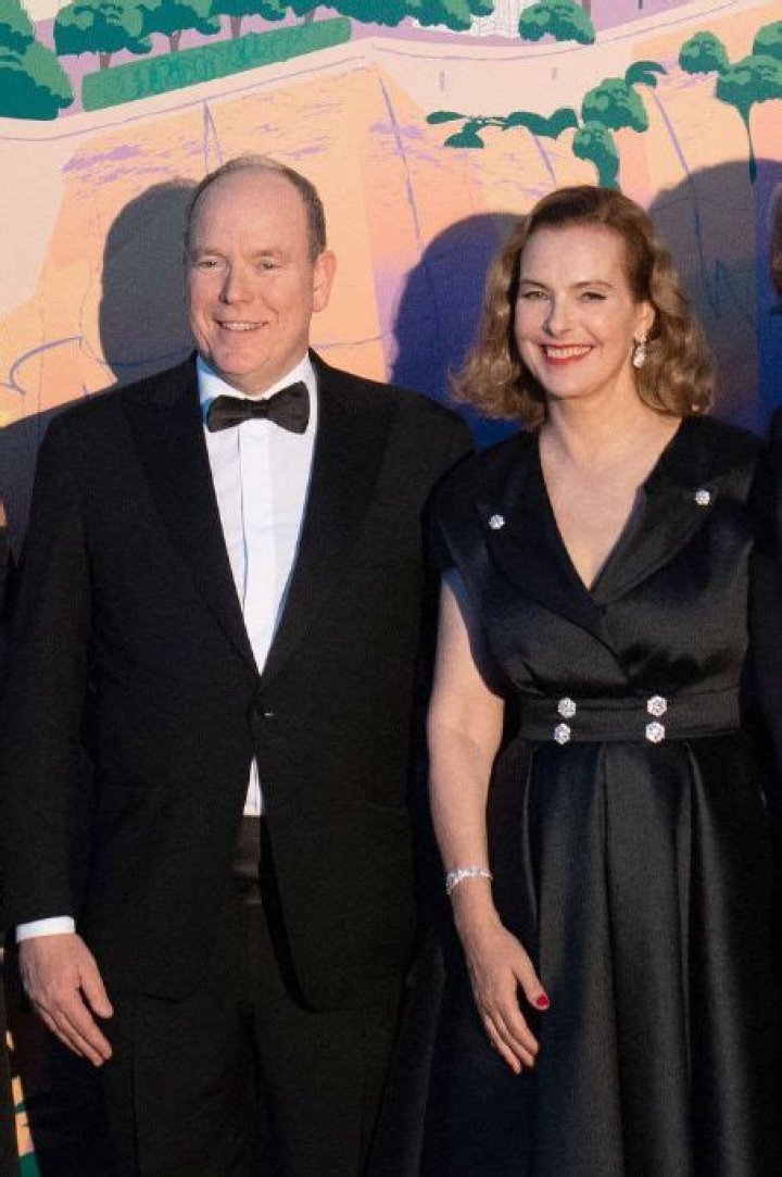 Who is Carole Bouquet Dating Now?