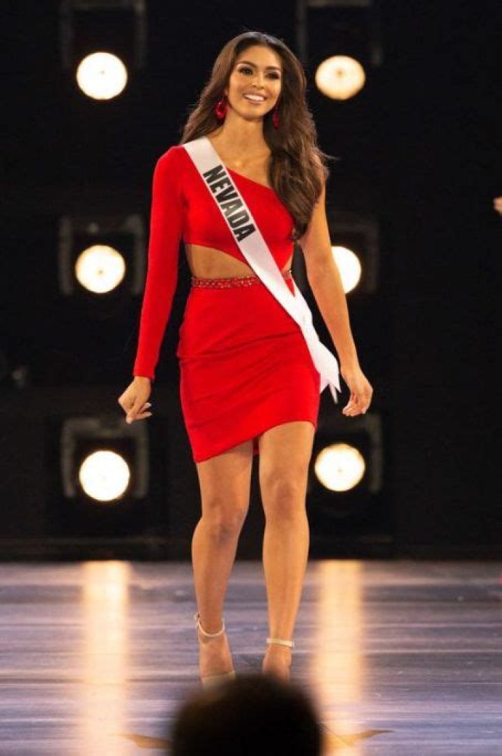 Who is Carolina urrea Dating Now?