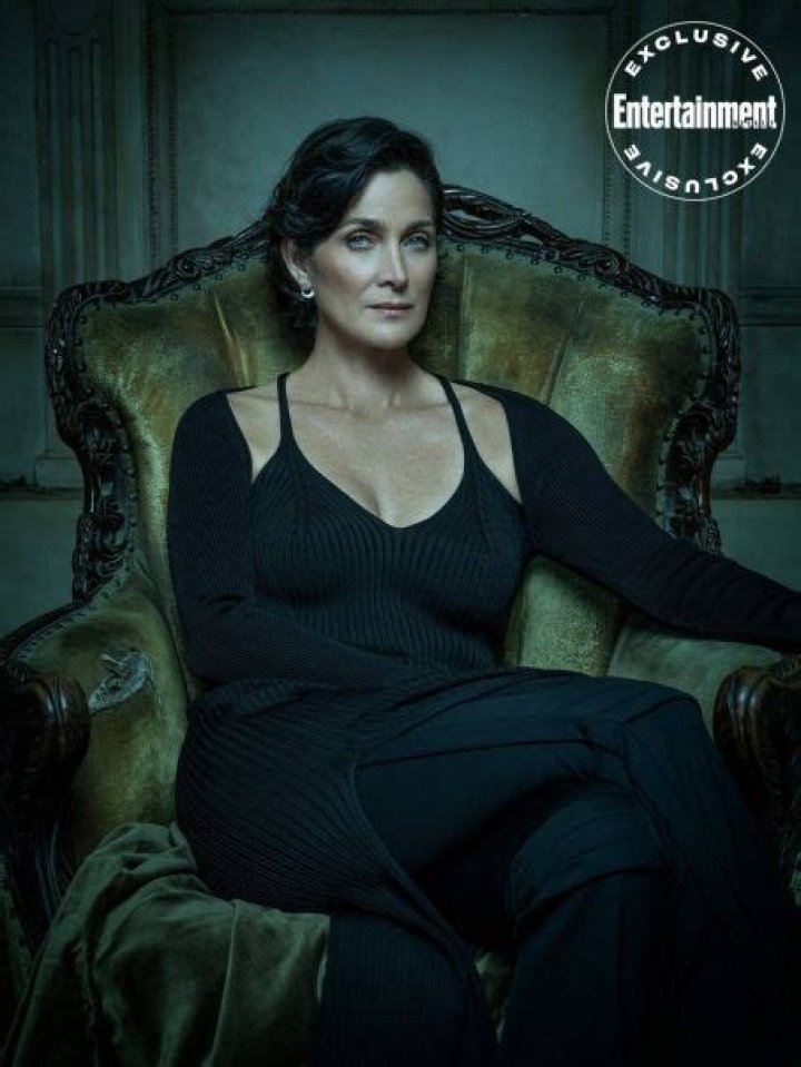 Who is Carrie-Anne Moss Dating Now