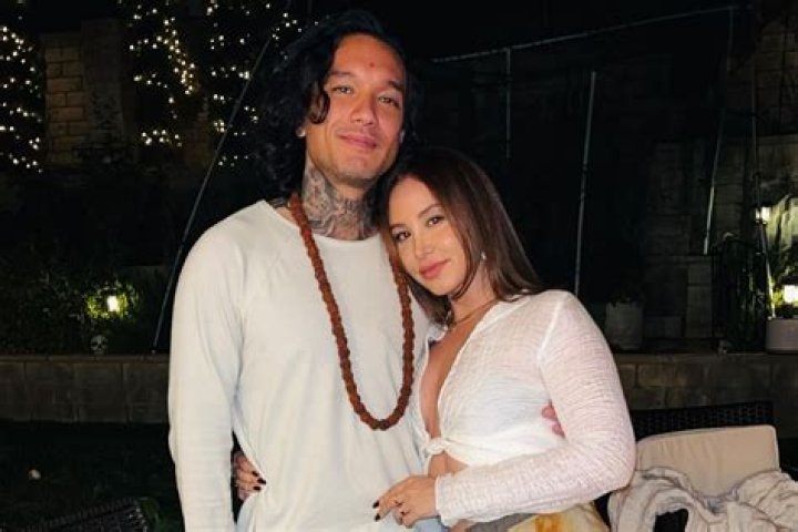 Who is Catherine Bastien Dating Now?