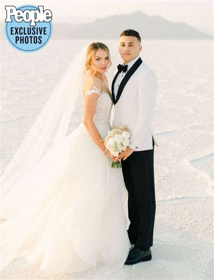 Who is Chari Hawkins Dating Now