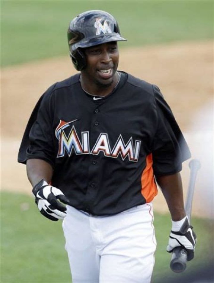 Who is Chone Figgins Dating Now?