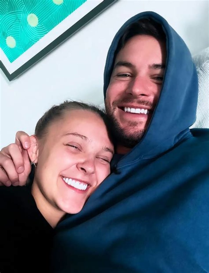 Who is Chris Polk Dating Now?