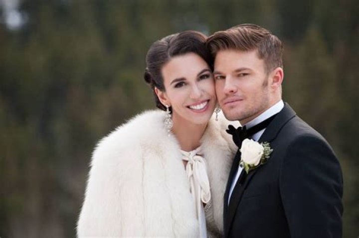 Who is Christy Carlson Romano Dating Now?