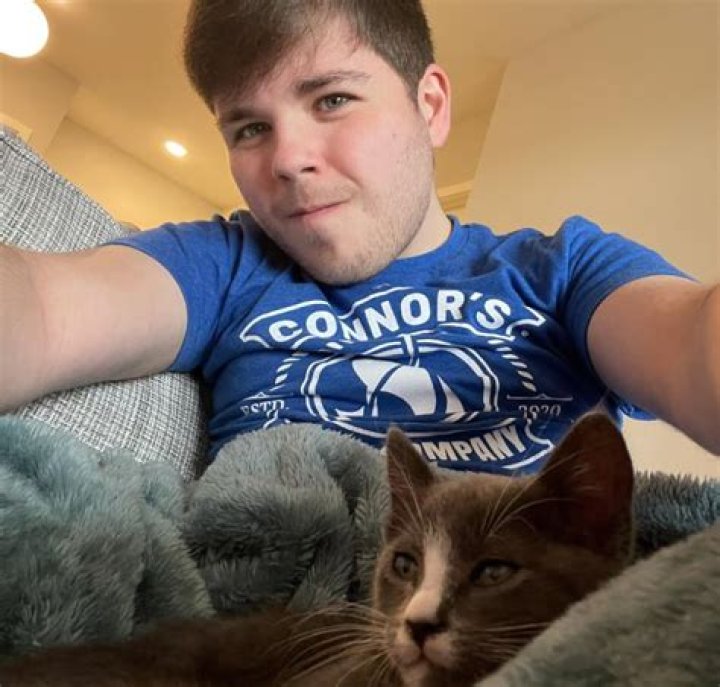 Who is ConnorEatsPants Dating Now