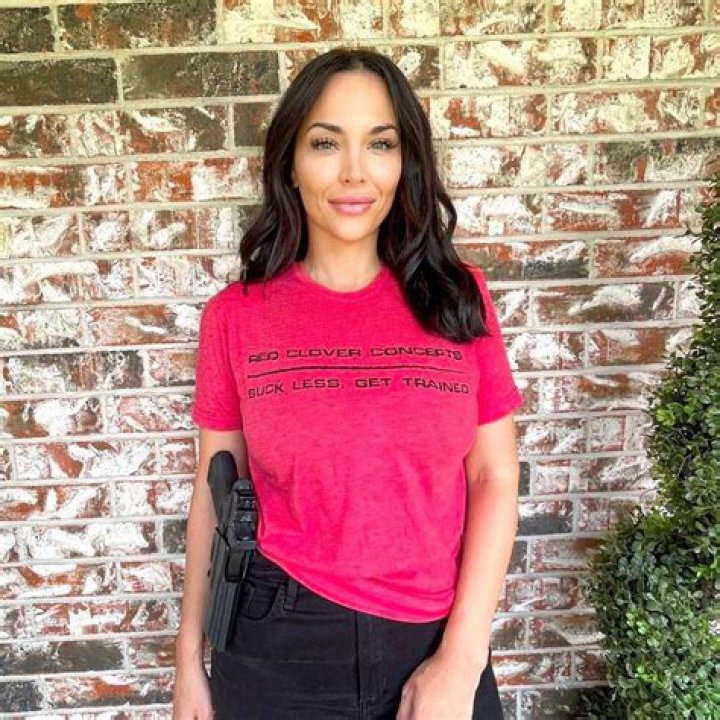 Who is Crissy Henderson Dating Now?