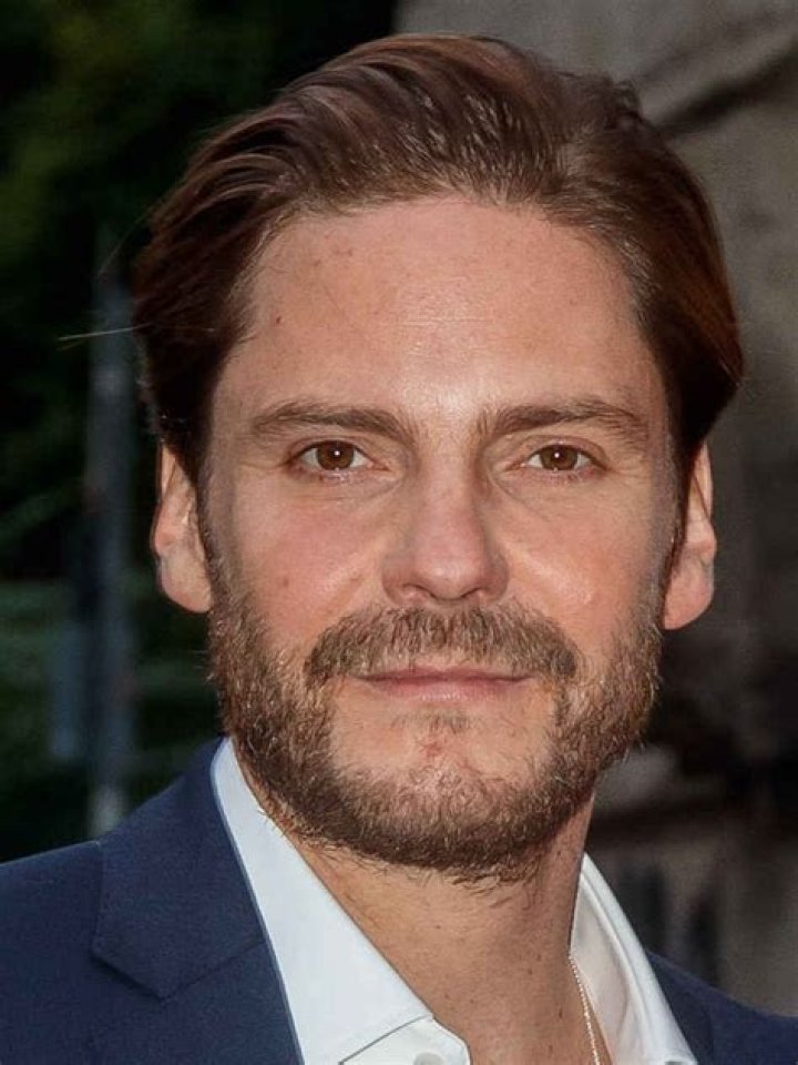 Who is Daniel Bruhl Dating Now