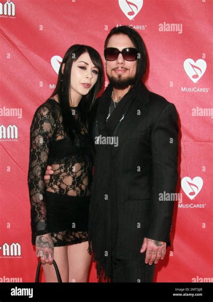 Who is Dave Navarro Dating Now