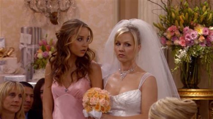 Who is David De Lautour Dating Now