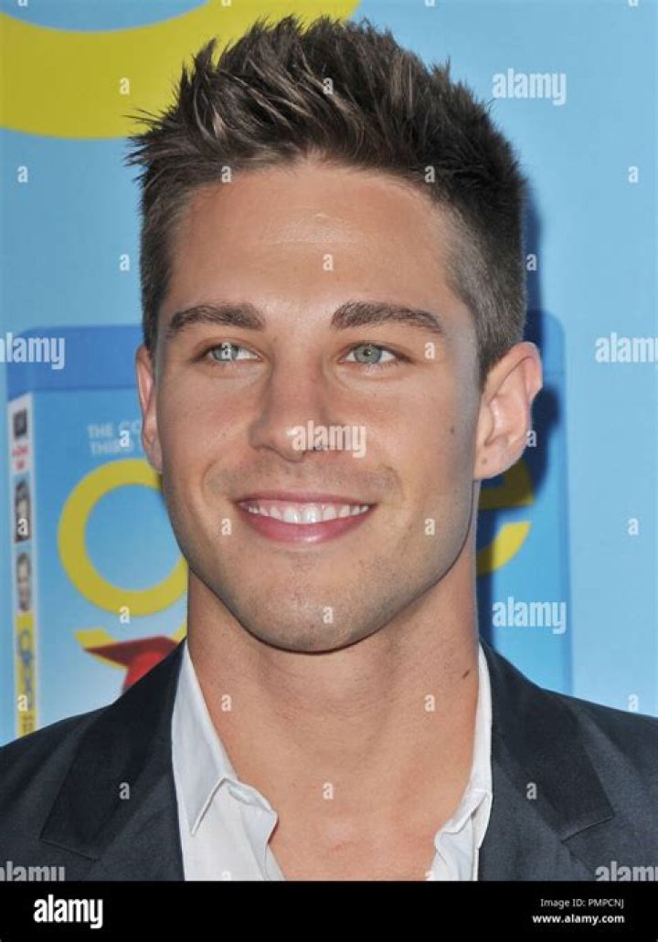 Who is Dean Geyer Dating Now