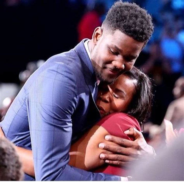 Who is DeAndre Ayton Dating Now?
