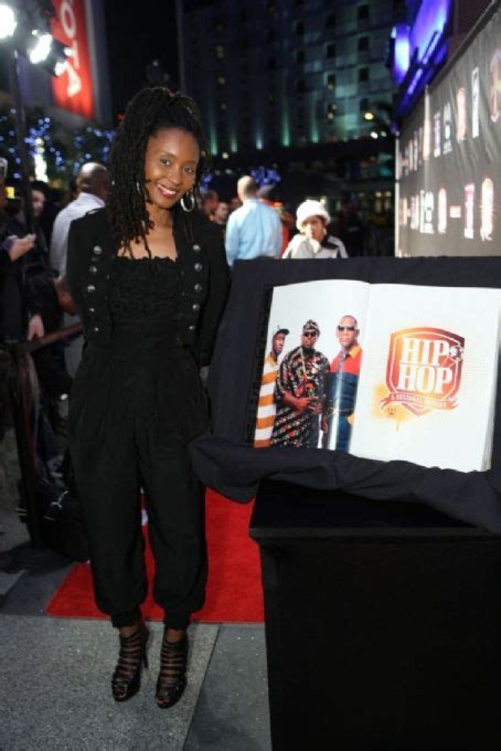 Who is Dee Barnes Dating Now