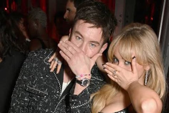 Who is Derrick Barry Dating Now