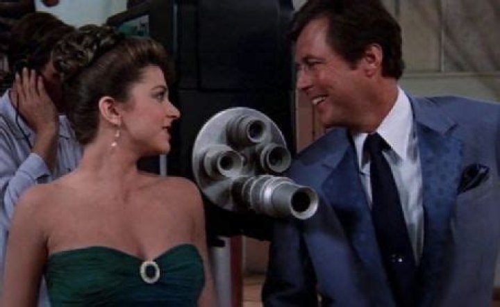 Who is Dinah Manoff Dating Now?