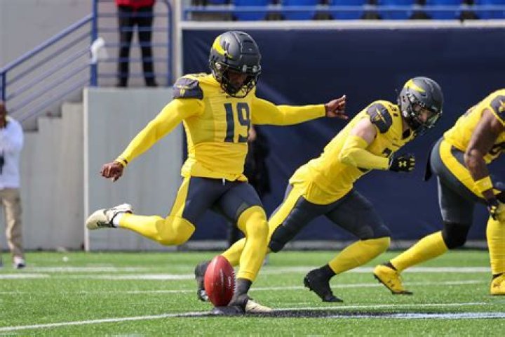 Who is Donald De La Haye Dating Now