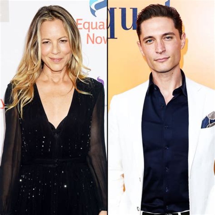 Who is Dustin Clare Dating Now