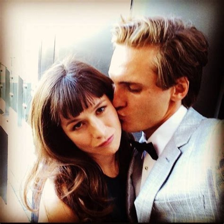 Who is Eamon Farren Dating Now