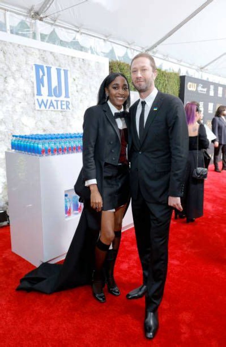 Who is Ebon Moss-Bachrach Dating Now