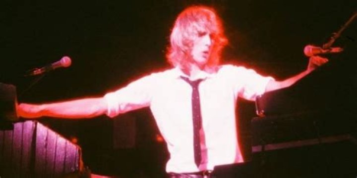 Who is Eddie Jobson Dating Now?